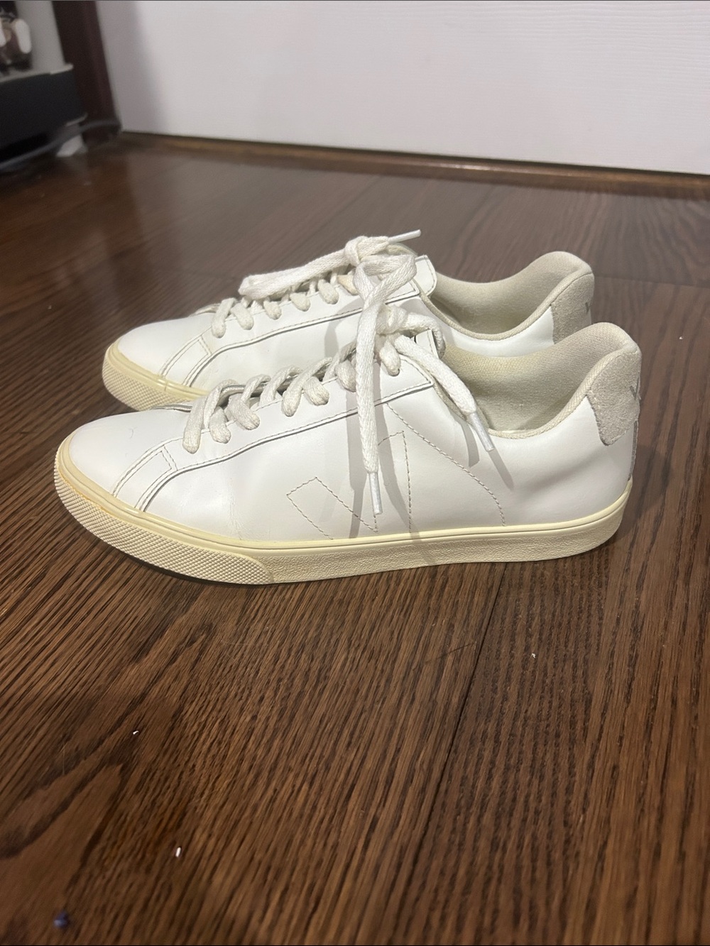 Veja White Leather Low-Top Sneakers with Off-White Sole shoes sz 8